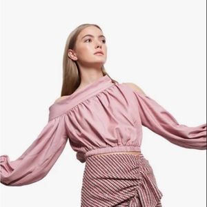 Cropped top with one cold shoulder